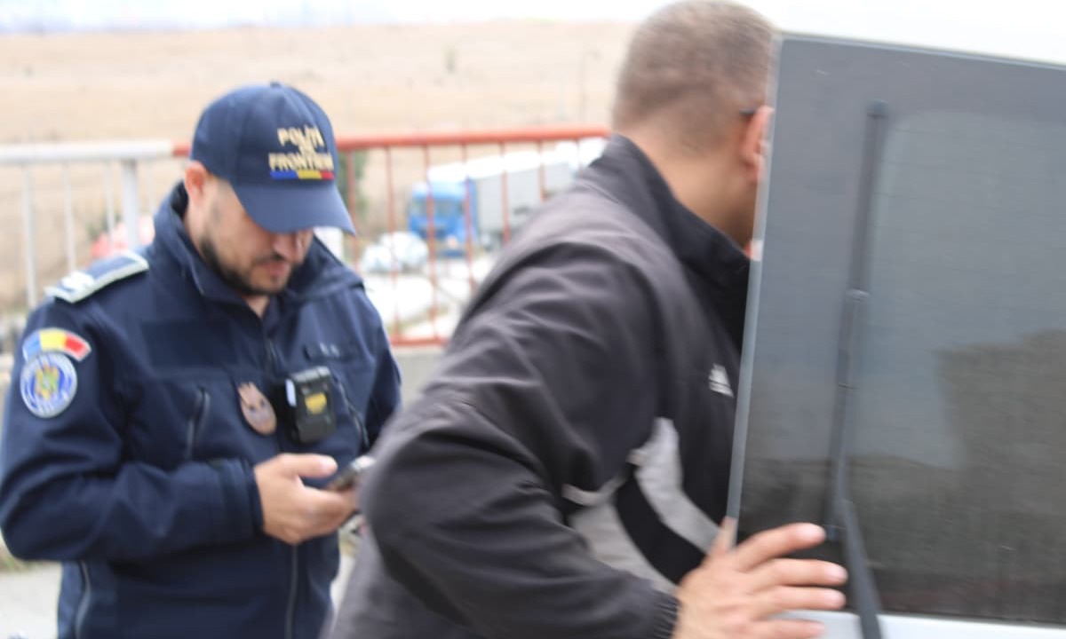 Polițiștii de frontieră constănțeni, LOVITURĂ pe piața fake-urilor: Marfă de peste 150.000 de lei, depistată la Vama Veche, Ostrov și Negru Vodă