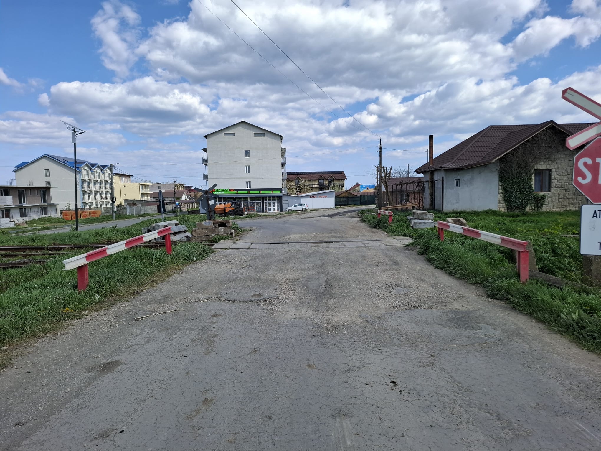 ATENȚIE! Noi restricții de trafic la trecerea la nivel cu calea ferată din Costinești. Vezi aici de când!