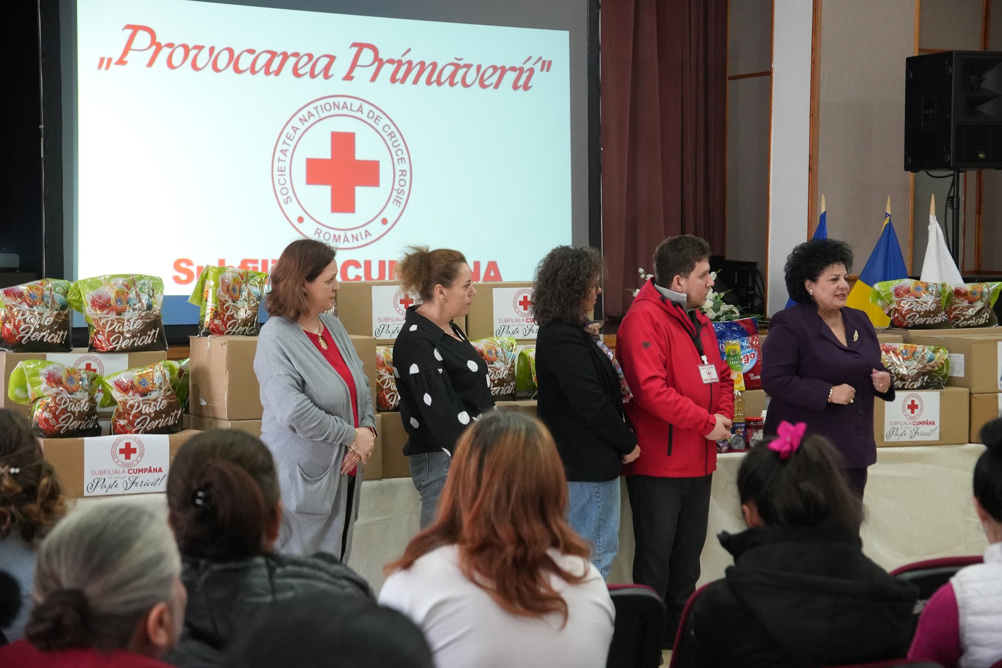 Paște la Cumpăna: Crucea Roșie a oferit pachete cu alimente pentru 25 de familii