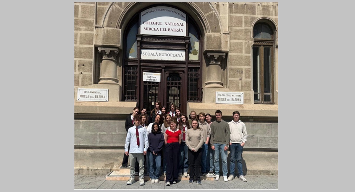 FOTO Oaspeți din Norvegia la Colegiul Național Mircea cel Bătrân din Constanța! Elevii străini au învățat chiar și un dans popular românesc