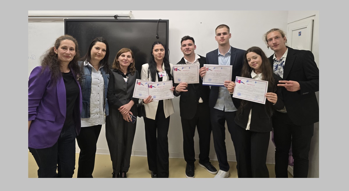 FOTO A plouat cu PREMII pentru elevii de la Liceul Teoretic Ioan Cotovu la Olimpiada de dezbateri academice Tinerii Dezbat!