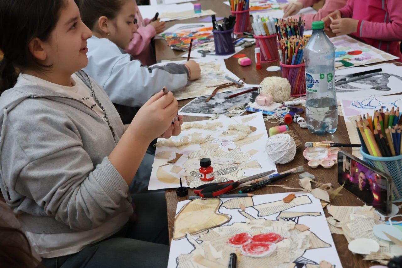 Atelier de colaj cu temă de Paște, la Muzeul de Artă din Constanța