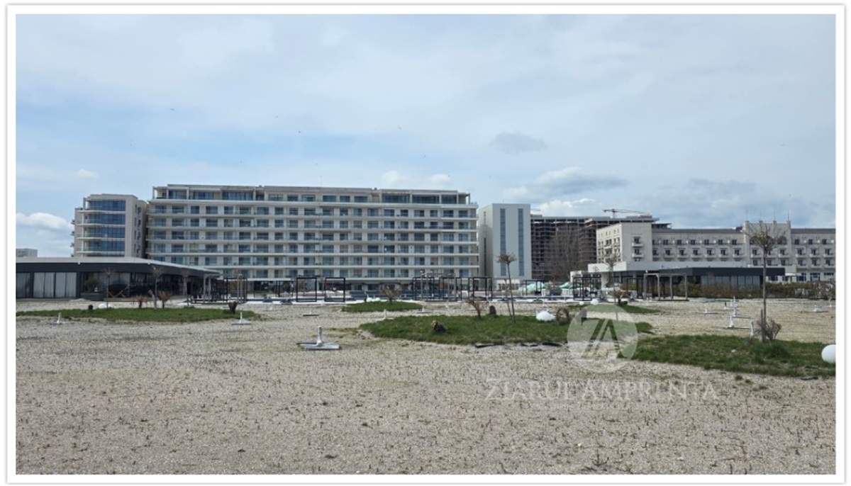 piscina exterioară de pe plaja Caelia Mamaia