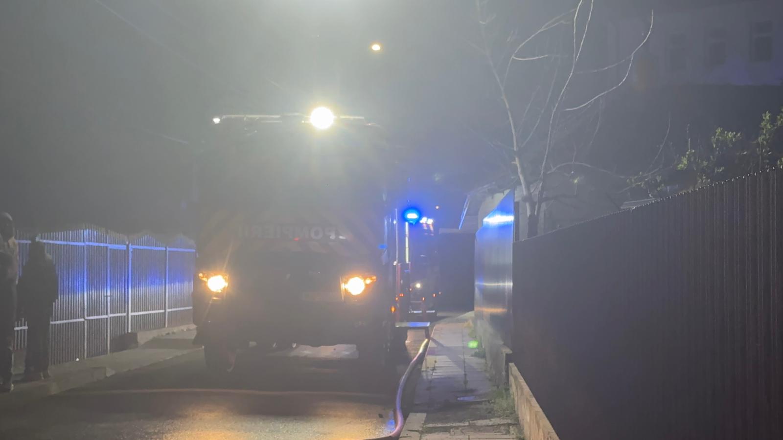 Constanța: Incendiu noaptea trecută izbucnit la o casă din zona Brătianu. Au ars două camere