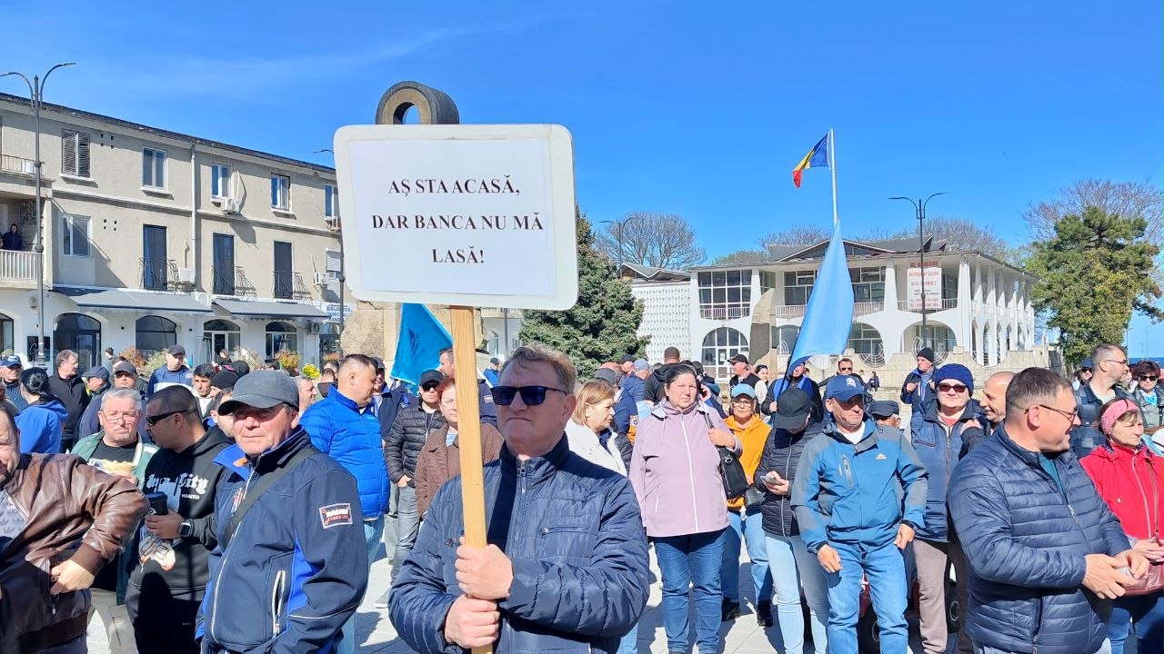 FOTO VIDEO Protest MASIV al angajaților Damen în centrul municipiului Mangalia. Laurențiu Gobeajă, liderul SLN: decidenții politici să ia măsuri urgente cât mai repede, cât încă mai există forță de muncă în șantier!