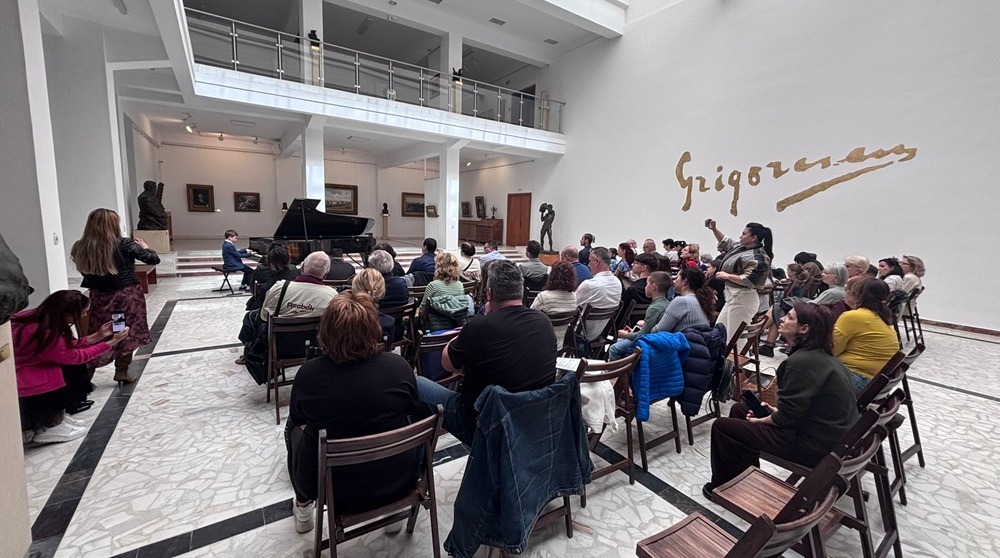 FOTO Recital de excepție susținut de elevii Colegiului Național de Arte Regina Maria, la Muzeul de Artă Constanța. Evenimentul Poiesis Cultural a fost organizat de Librăria Sola Scriptura