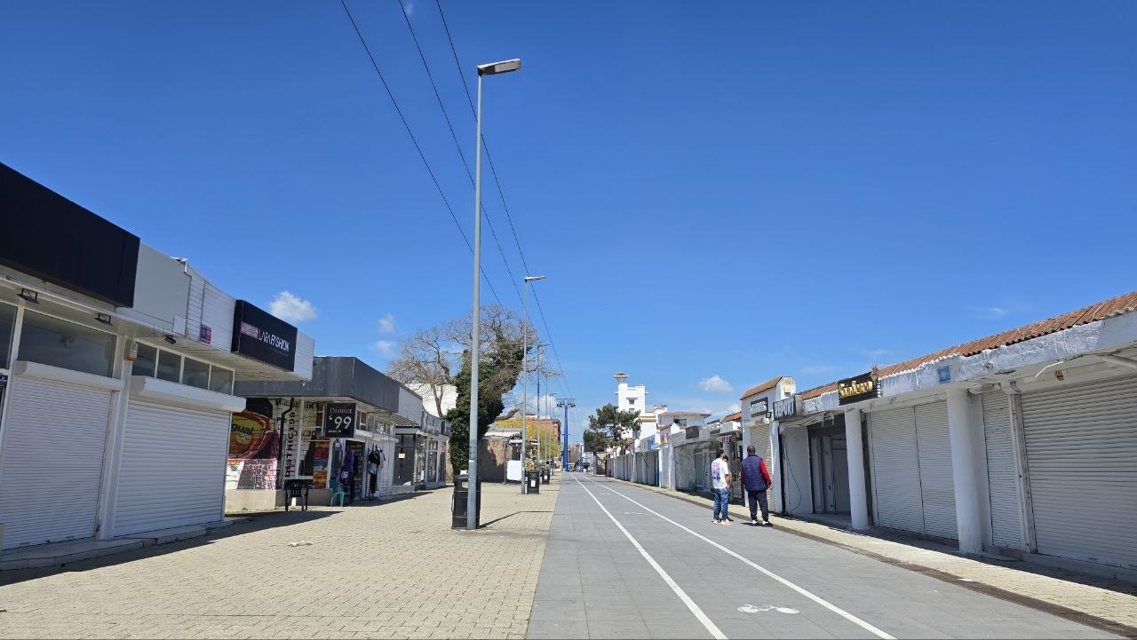 Două magazine din complexul Cazino Mamaia ar putea ajunge în proprietatea SC Sanmarina Imobiliare SA. Consilierii locali supun aprobării vânzarea acestora