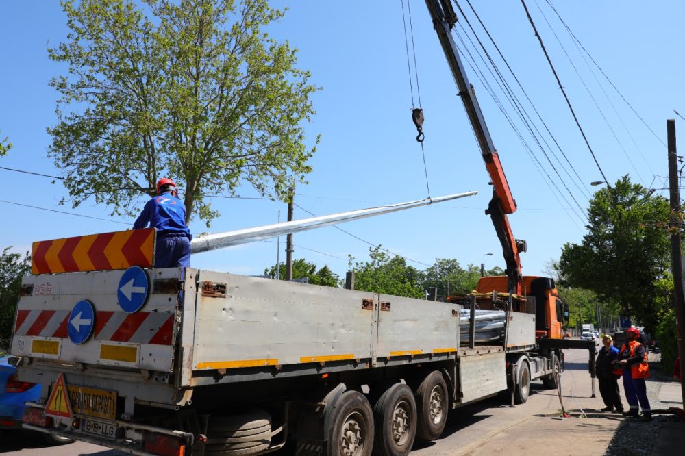 FOTO Continuă lucrările de modernizare a iluminatului public din Constanța. Vezi aici unde se intervine în această perioadă