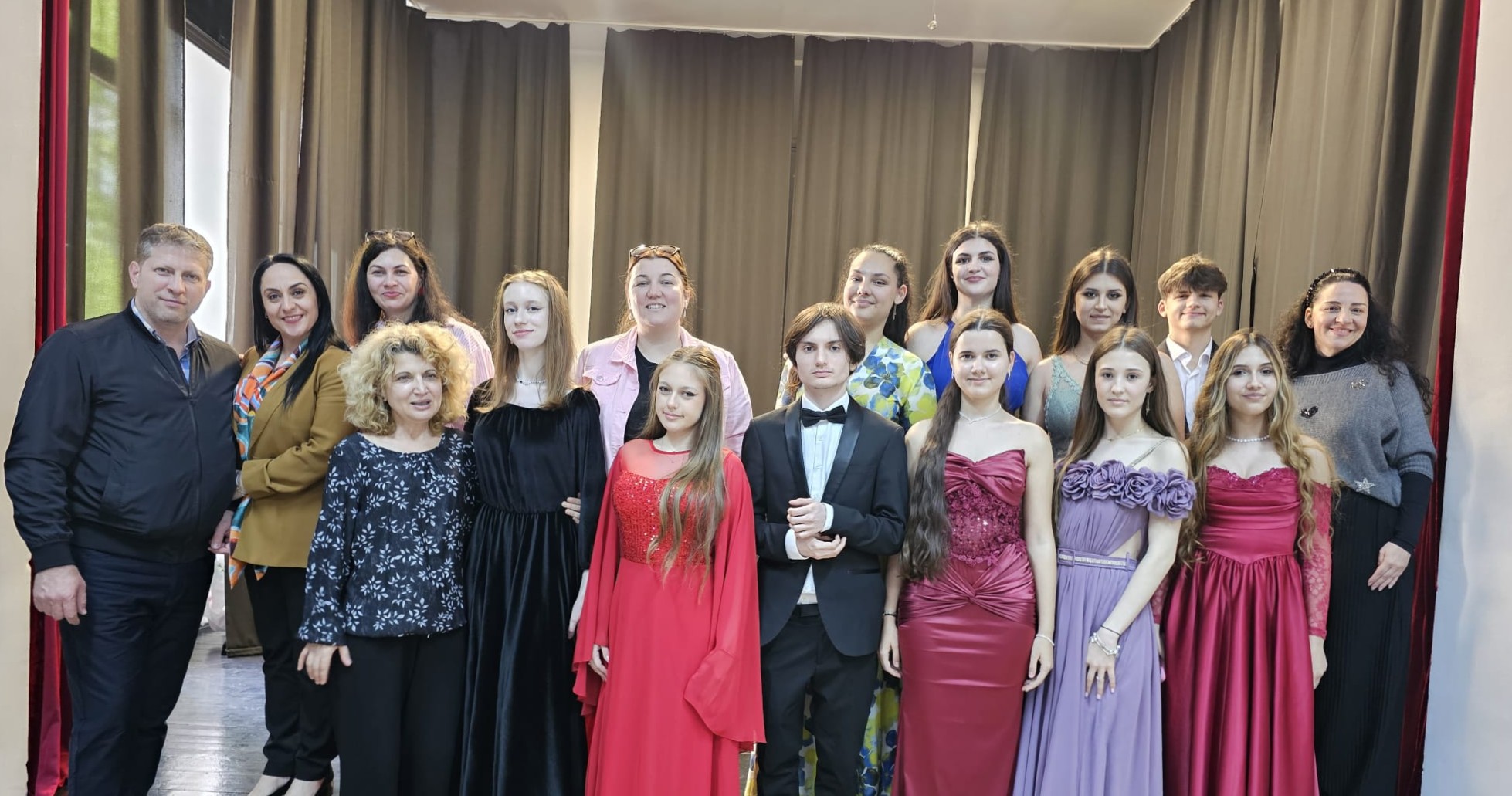 FOTO Elevi ai Colegiului Național de Arte Regina Maria din Constanța, premiați la Concursul Internațional Iannis Xenakis de la Brăila