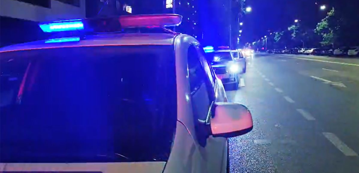 ALERTĂ pe DN 39! Autospecială de poliție, lovită de un autocar la 2 Mai: Doi polițiști și o tânără au fost răniți
