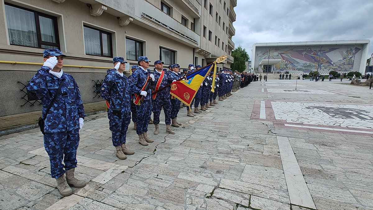 FOTO Ziua Eroilor a fost sărbătorită în Piața Republicii din Mangalia de militarii Garnizoanei și oficialități