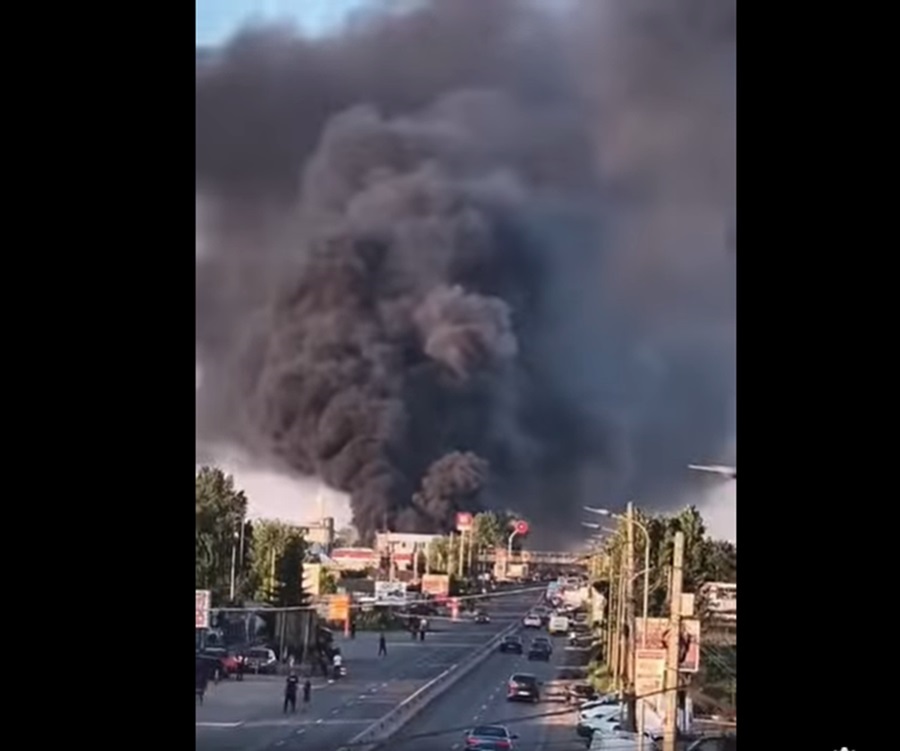 VIDEO Incendiu de proporții în București! Imagini de coșmar. Intervin zeci de autospeciale. A fost emis mesaj RO ALERT