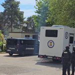 Taximetrist ziua, traficant de substanțe interzise noaptea! Ce au găsit la percheziții mascații de la DIICOT