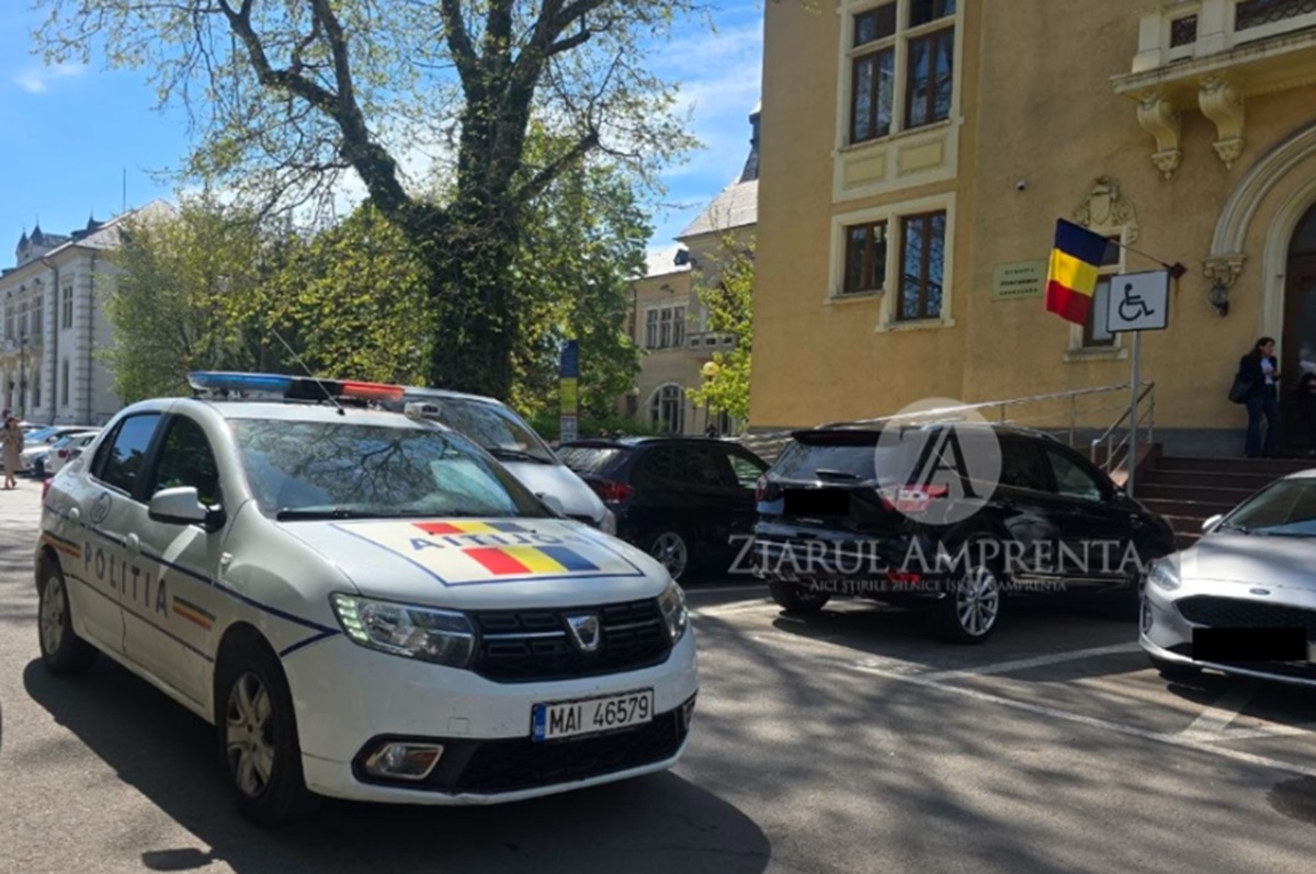 Tâlhar cu gusturi fine, încătușat de polițiștii din Constanța! A sustras cafea și ciocolată și s-a bătut cu angajații magazinelor să poată ieși cu prada