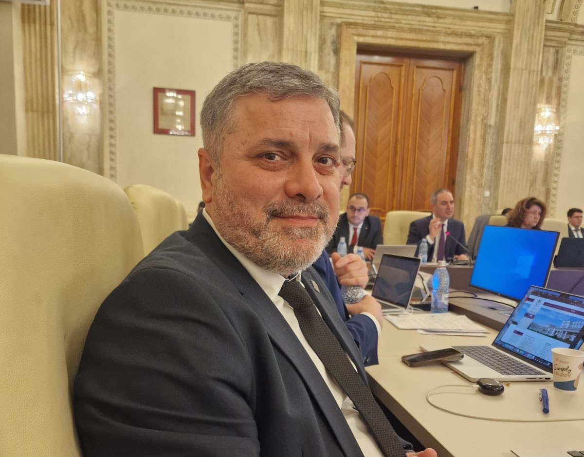 Inițiativă a senatorului constănțean USR, Remus Negoi, votată în Senat. Trei zile în plus pentru firmele care depășesc plafonul TVA