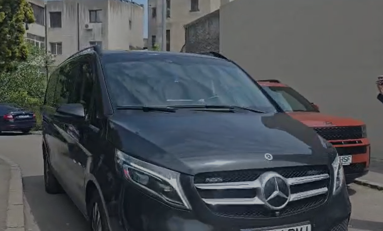 VIDEO Anchetatorii au finalizat perchezițiile la sediul Parchetului Curții de Apel Constanța după aproape 6 ore. Ce au ridicat de aici