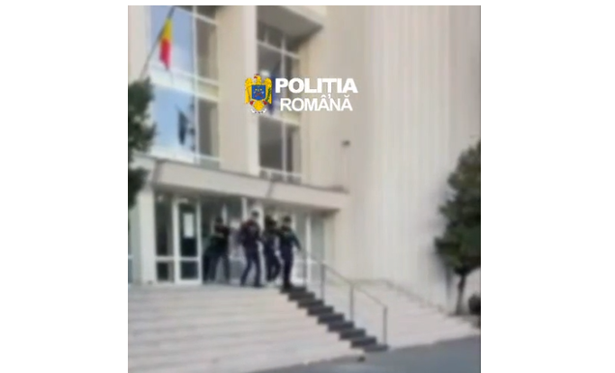 Bătrână de 88 de ani, atacată în propria casă de trei indivizi mascați: un minor de 15 ani, printre suspecții reținuți