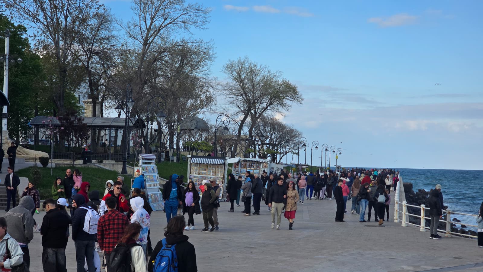 1 Mai la malul mării, la Constanța, zona Cazinoului 