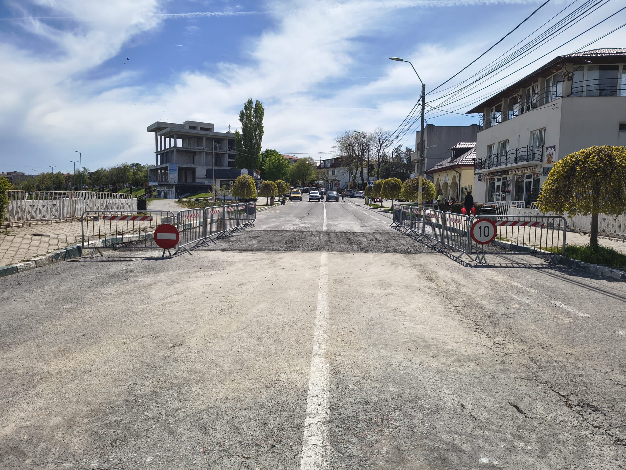 Atenție, șoferi! Restricții de circulație pe strada din Techirghiol care s-a surpat