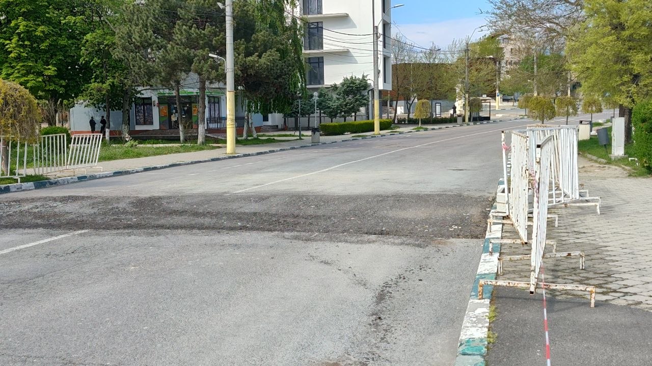 FOTO A fost asfaltată strada prăbușită de peste podul din Techirghiol!