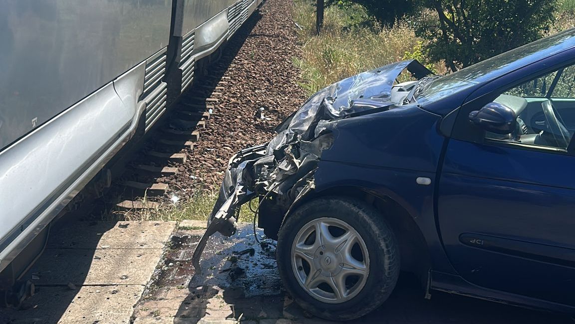 Accident feroviar Castelu, mașină lvită de tren