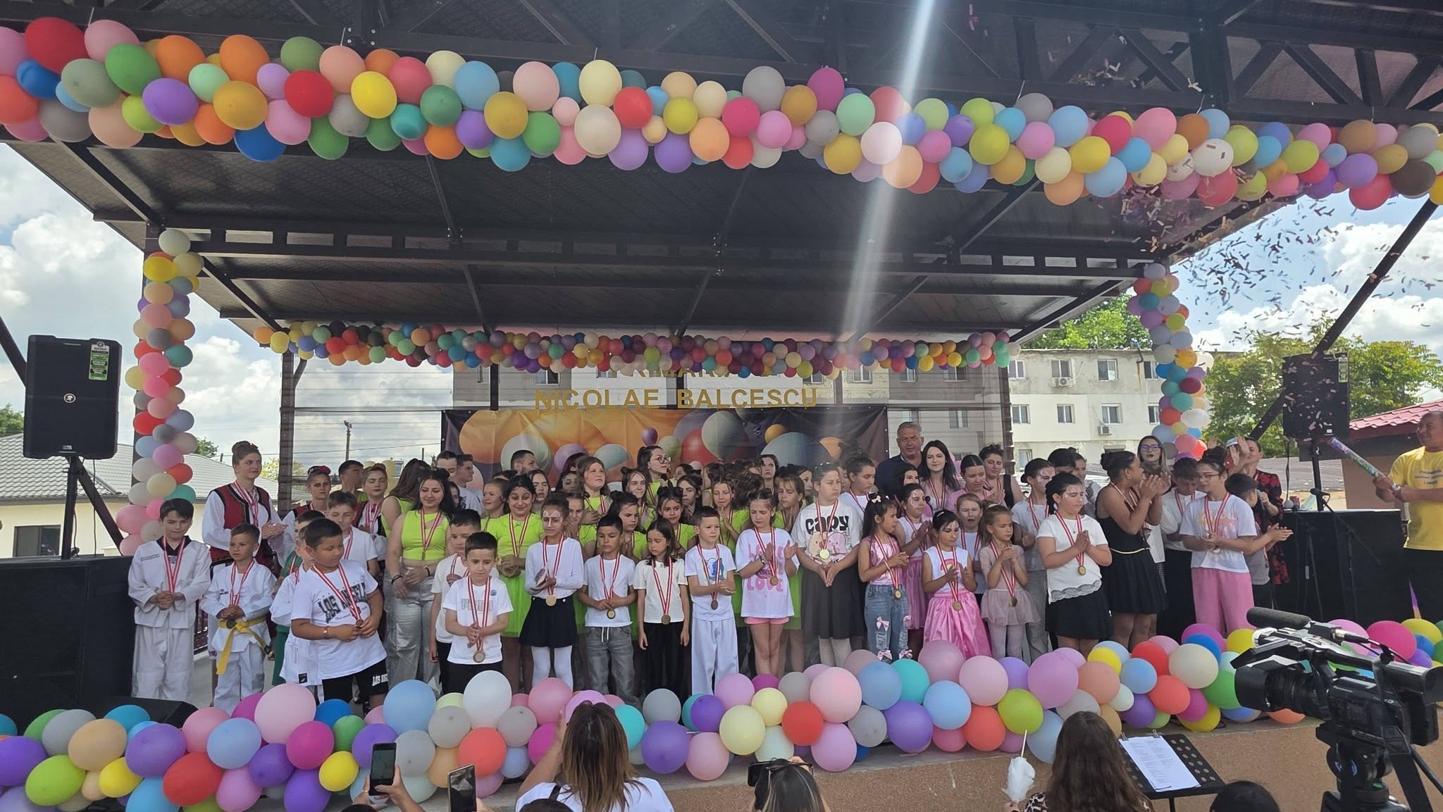 FOTO Ziua Copilului, sărbătorită la Nicolae Bălcescu cu voie bună și activități recreative. Primăria a organizat petreceri pentru copiii din ambele sate ale comunei