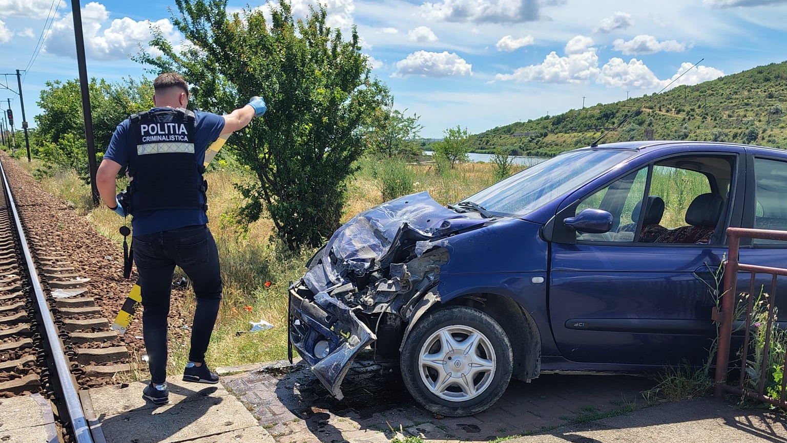Accident feroviar Castelu, mașină lvită de tren