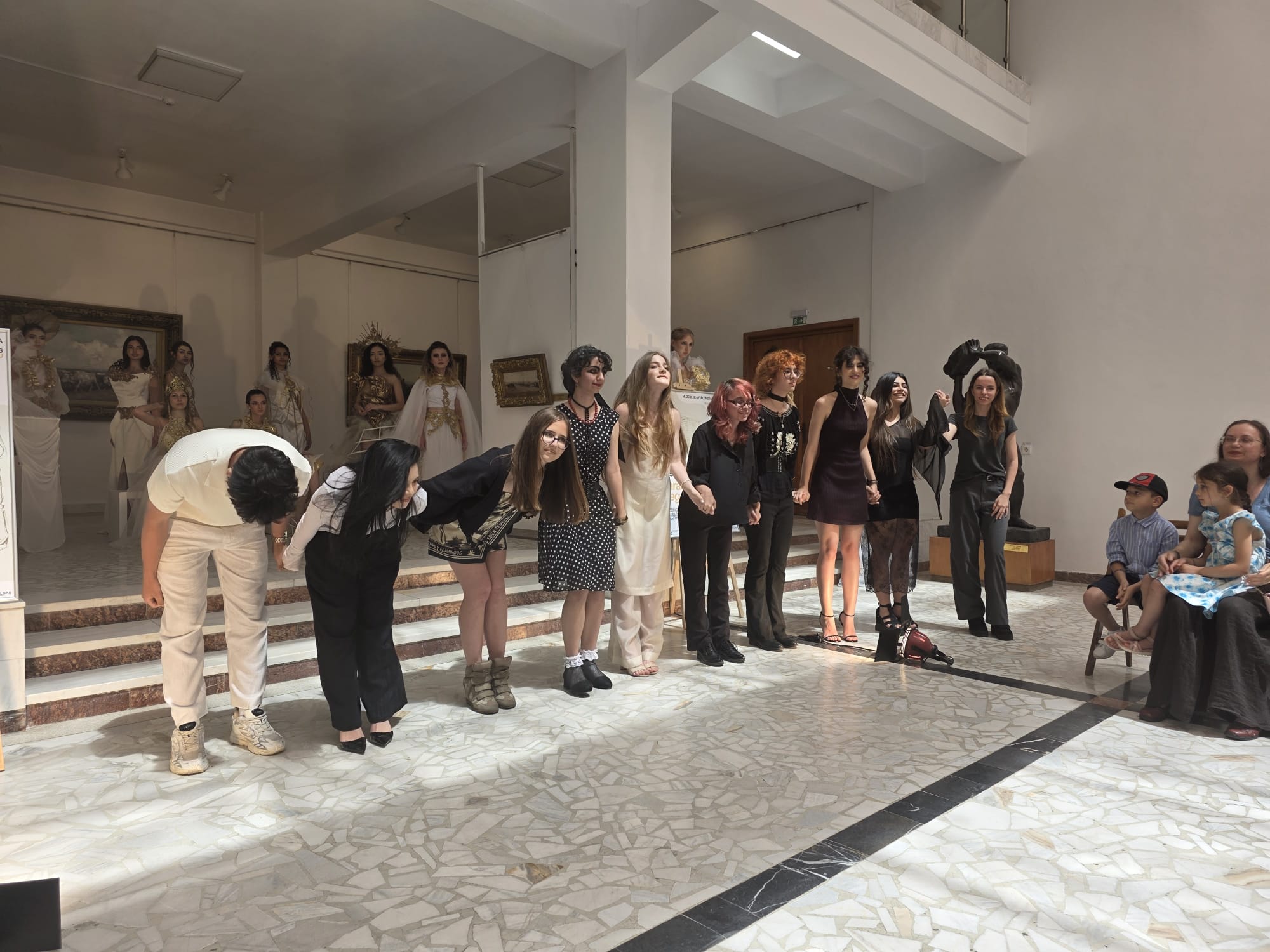 elevii Colegiului Național de Arte Regina Maria
