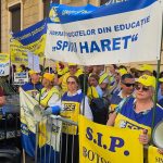 Profesorii ies în stradă: 20.000 de cadre didactice participă la un protest de amploare în fața Guvernului și a Parlamentului