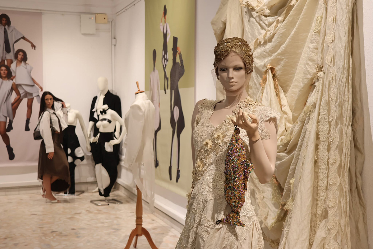 FOTO Proiect artistic de amploare: Expoziția Artefapte, vernisată la Muzeul de Artă Constanța