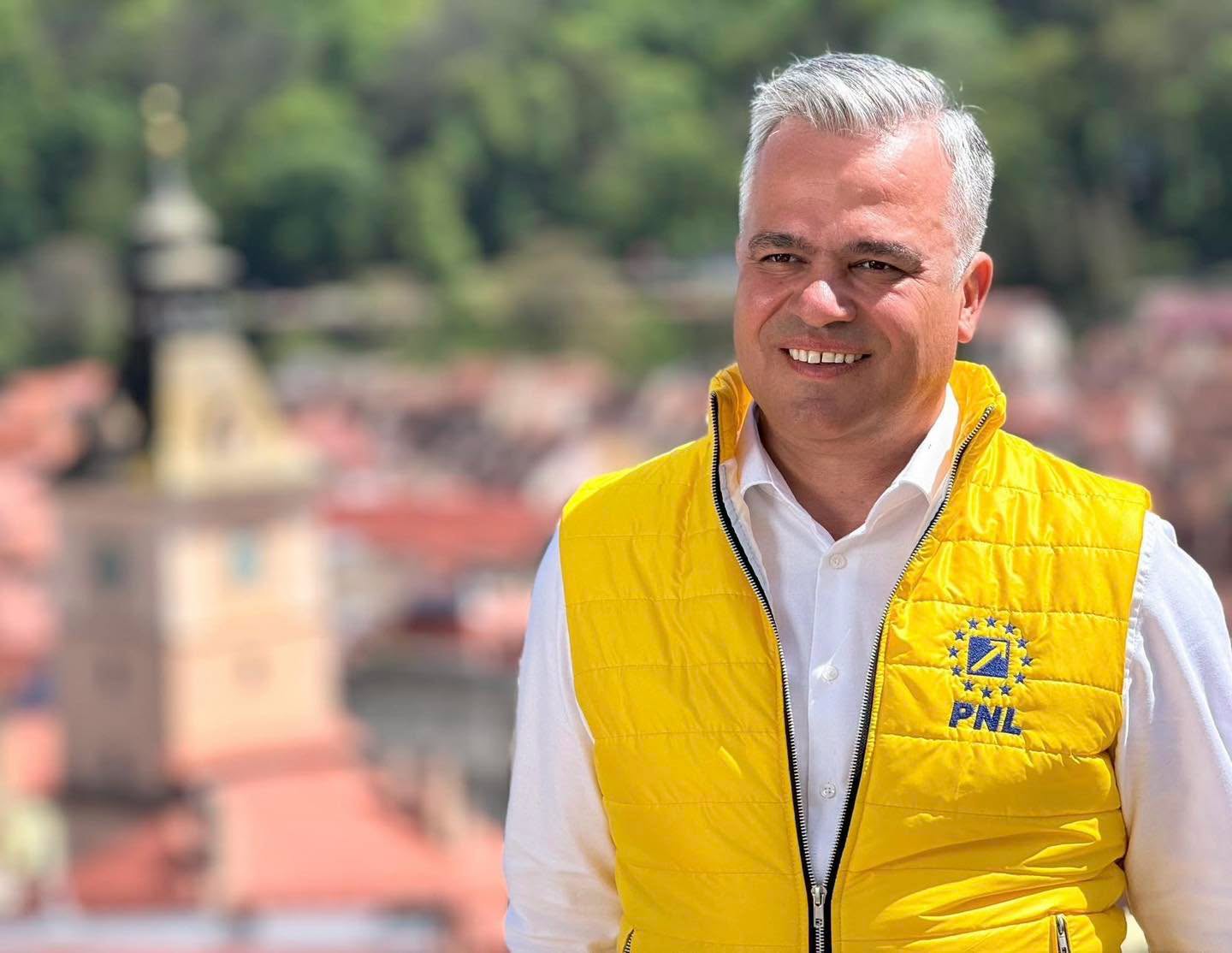 Adrian Veștea anunță că vrea să candideze la șefia PNL și îi cere lui Ilie Bolojan să amâne Congresul
