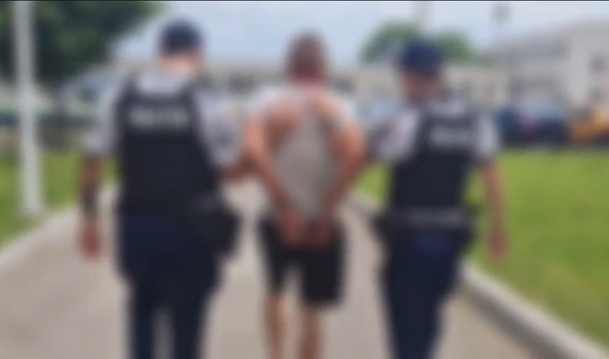 VIDEO Polițiștii din Cernavodă au reținut un bărbat GELOS suspectat de violență în familie și amenințare! Iată ce a făcut