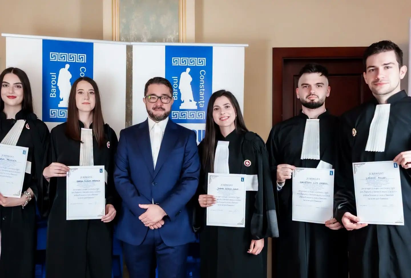 FOTO Conferință internațională de prestigiu organizată de Baroul Constanța. Noii avocați au depus jurământul, iar reputatul avocat Apostol Armeanu a fost premiat