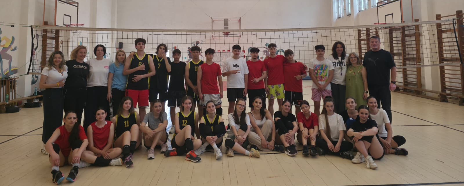FOTO Prima ediție a Concursului Județean de Volei intitulat VIP – Volei, Inițiativă și Pasiune, organizată la Colegiul Național de Arte Regina Maria Constanța
