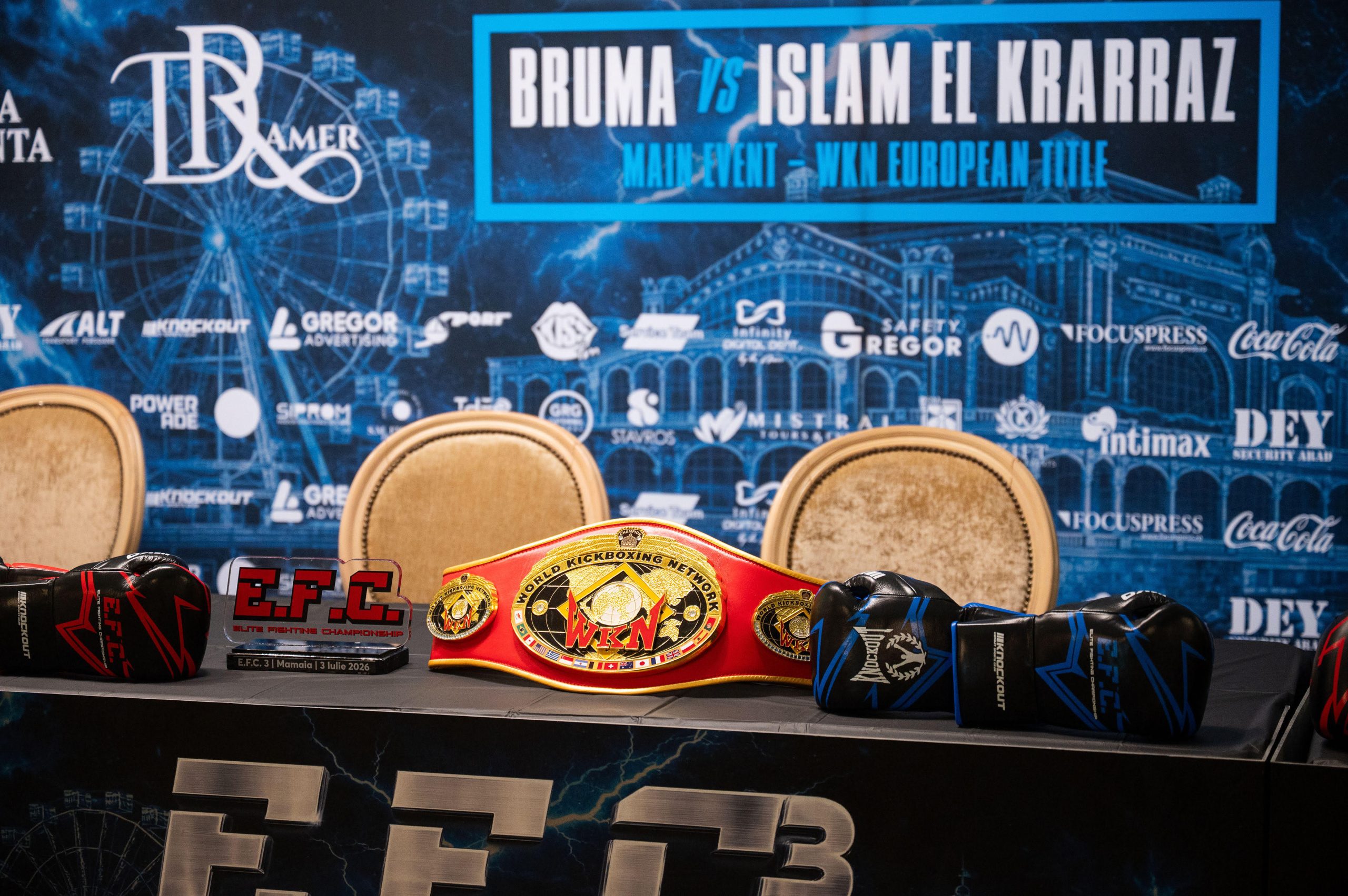 FOTO Mamaia devine scena sporturilor de contact: Elite Fighting Championship 2026 aduce spectacol, adrenalină și performanță la Piațeta Cazino