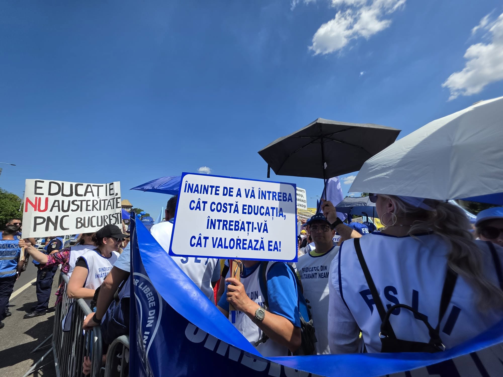 Protest al sindicaliștilor din Educație în fața Parlamentului pentru modificarea Legilor Educației