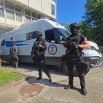 FOTO VIDEO Inculpații din dosarul KM 4-5 au ajuns la instanță! O mamă își strigă durerea la Tribunalul Constanța: Copilul meu stă în arest, se chinuie, și nimeni nu face nimic pentru el