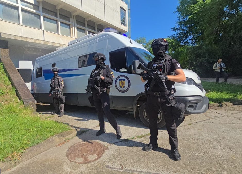 FOTO VIDEO Inculpații din dosarul KM 4-5 au ajuns la instanță! O mamă își strigă durerea la Tribunalul Constanța: Copilul meu stă în arest, se chinuie, și nimeni nu face nimic pentru el