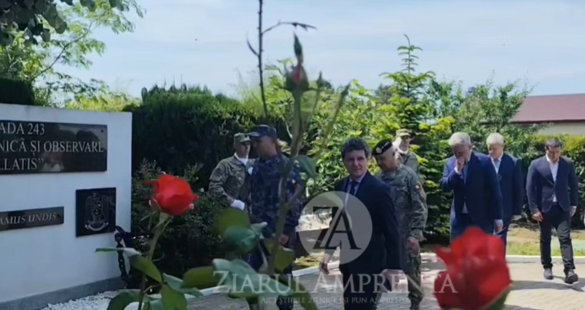 FOTO VIDEO Președintele Nicușor Dan, prezent la Constanța, după ce o dronă a explodat ieri în port. Ce miniștri îl însoțesc