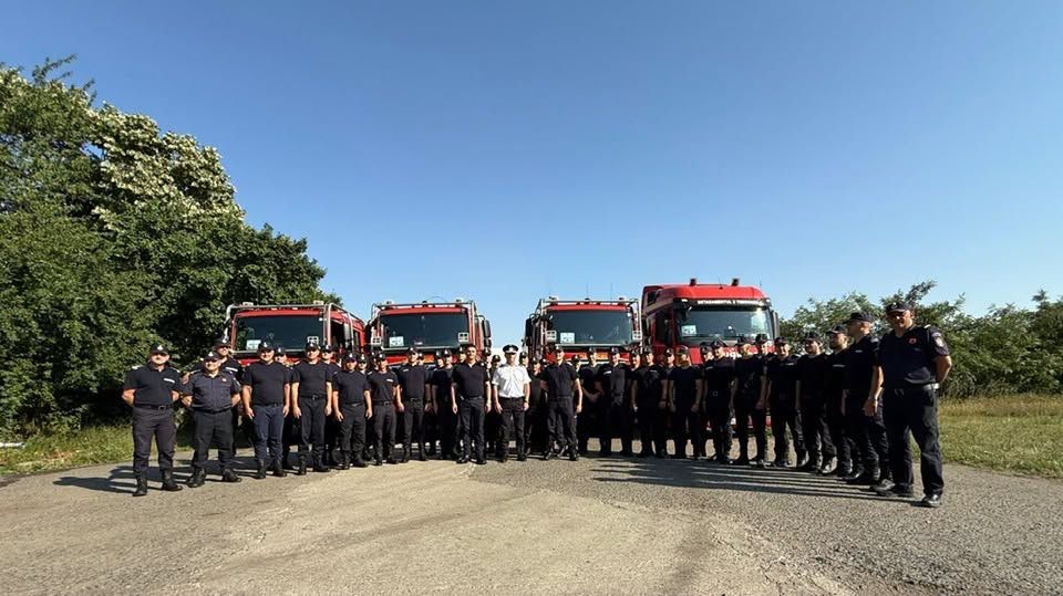 40 de pompieri români au plecat în Franța pentru a ajuta la stingerea incendiilor de vegetație
