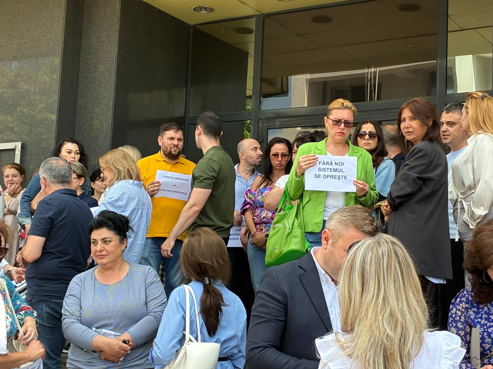 VIDEO Protest spontan al angajaților ANAF din Constanța față de noul proiect al legii salarizării