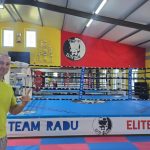 FOTO VIDEO Radu Medeleanu a deschis în Fântânele o sală de kickboxing la standarde europene: copiii din comună se antrenează gratuit cu sprijinul Primăriei și al Consiliului Local