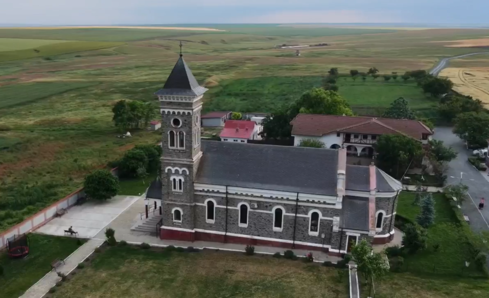 VIDEO Mănăstirea Colilia își sărbătorește hramul de vară. Arhiepiscopul Tomisului oficiază Sfânta Liturghie