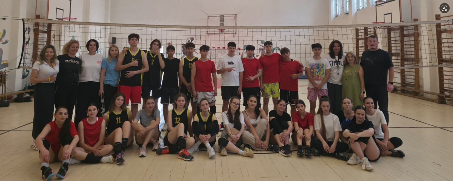 FOTO Prima ediție a Concursului Județean de Volei intitulat VIP – Volei, Inițiativă și Pasiune, organizată la Colegiul Național de Arte Regina Maria Constanța