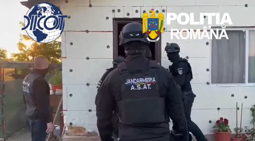 VIDEO Rețea de trafic de droguri destructurată la Constanța. Trei persoane au fost reținute. Peste 400 de grame de droguri și 22.000 de lei, descoperite