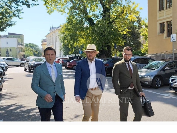 VIDEO Cristian Radu, primarul suspendat al Mangaliei, a ajuns la Curtea de Apel Constanța. Azi instanța decide dacă își pierde sau nu mandatul. Ce spune avocatul