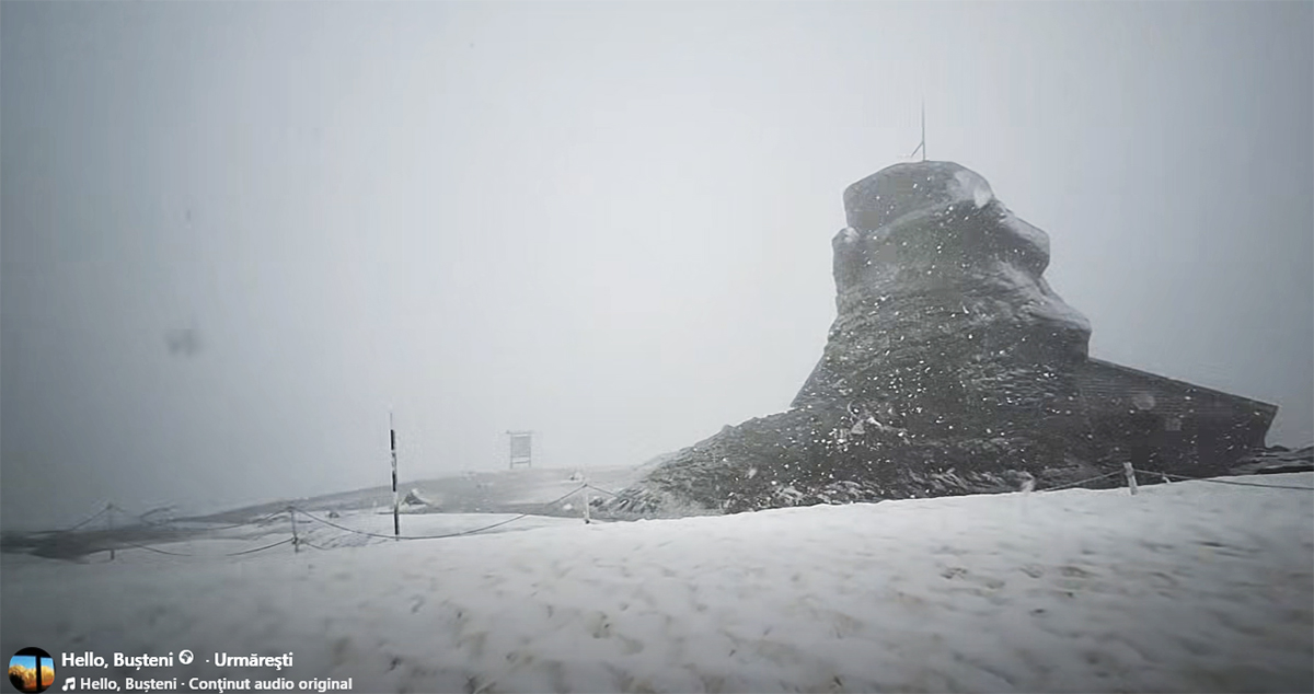 VIDEO Ninge VISCOLIT în Bucegi: E vară, dar nu pe Vârful Omu