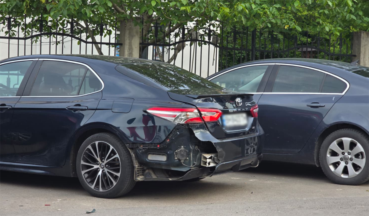 Mașini avariate accident TIR