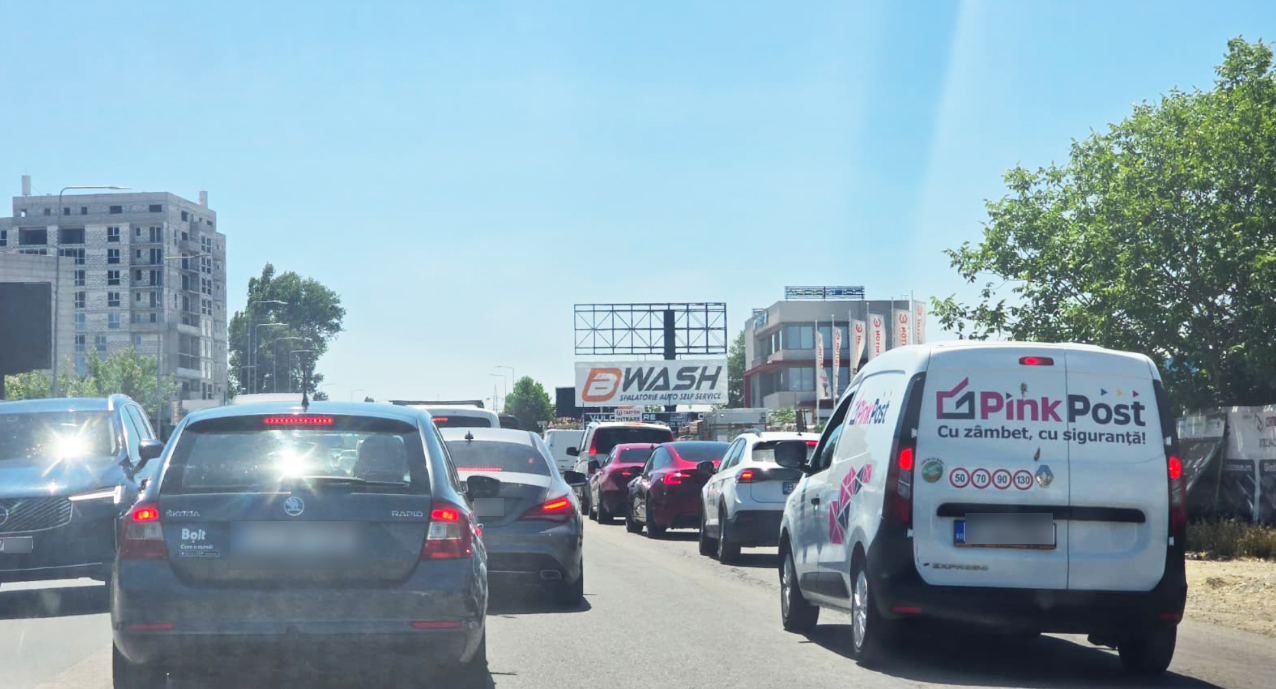 FOTO Trafic de coșmar în plină caniculă: Bară la bară pe bulevardul Aurel Vlaicu, către I.C. Brătianu