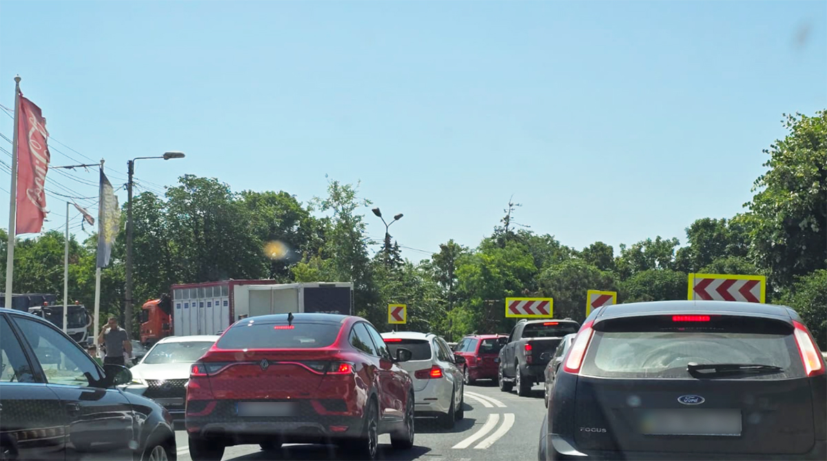 FOTO ATENȚIE, șoferi: Trafic INTENS pe DN39, la Eforie. Se circulă bară la bară